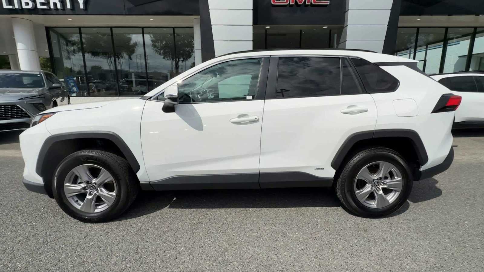 2025 Toyota RAV4 Hybrid XLE