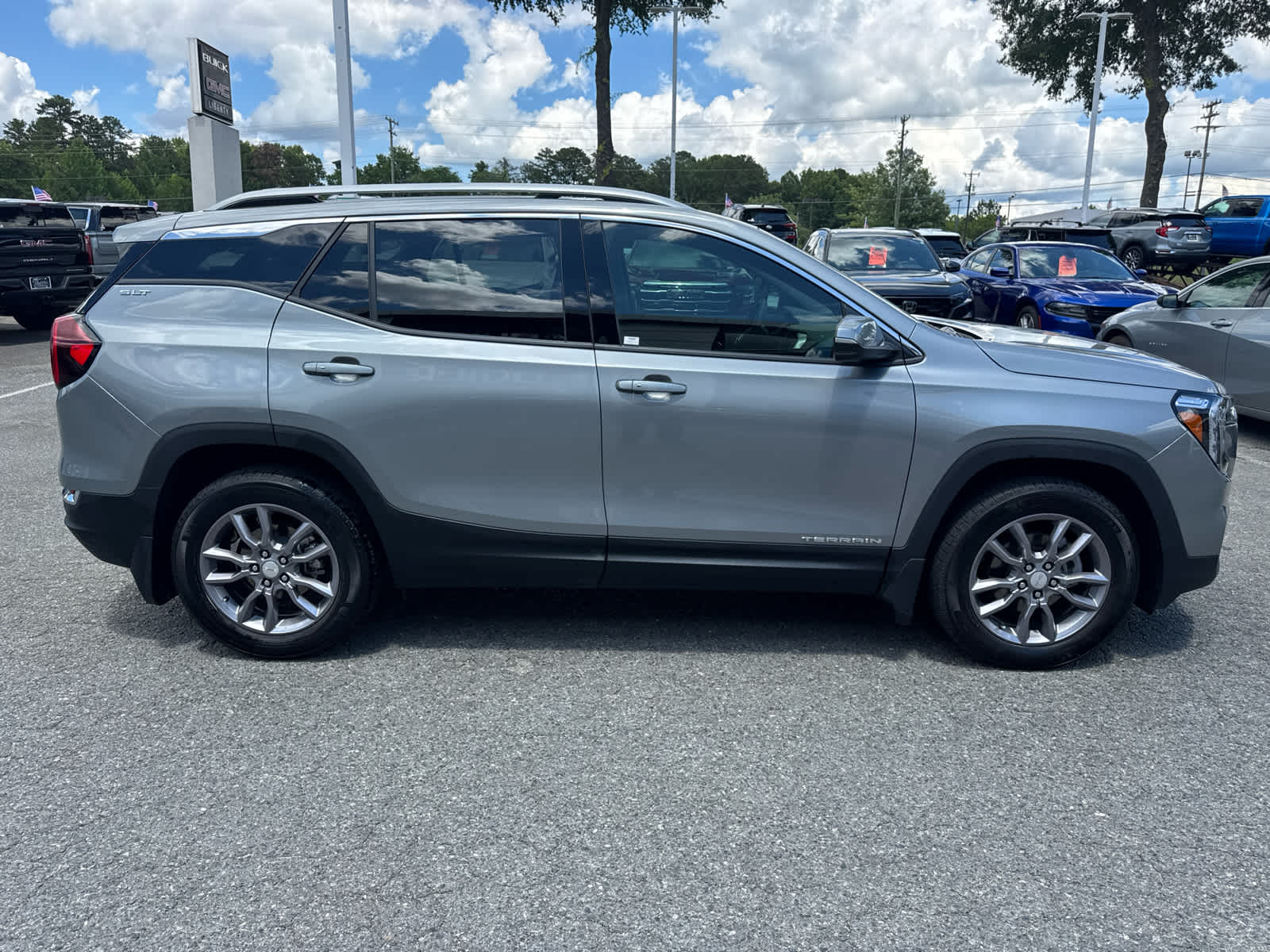 2023 GMC Terrain SLT