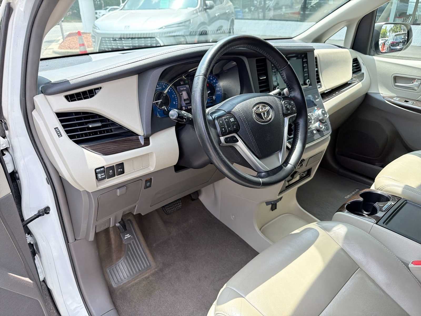 2019 Toyota Sienna XLE Premium